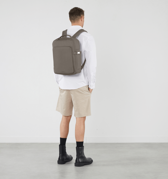 Lost In Berlin Rucksack Pro 16" Lost In Berlin Rucksack Pro 16"