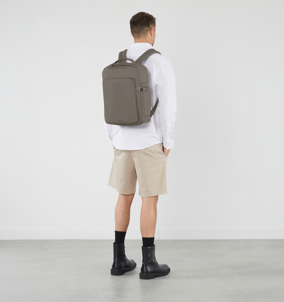 Lost In Berlin Rucksack Pro 16"